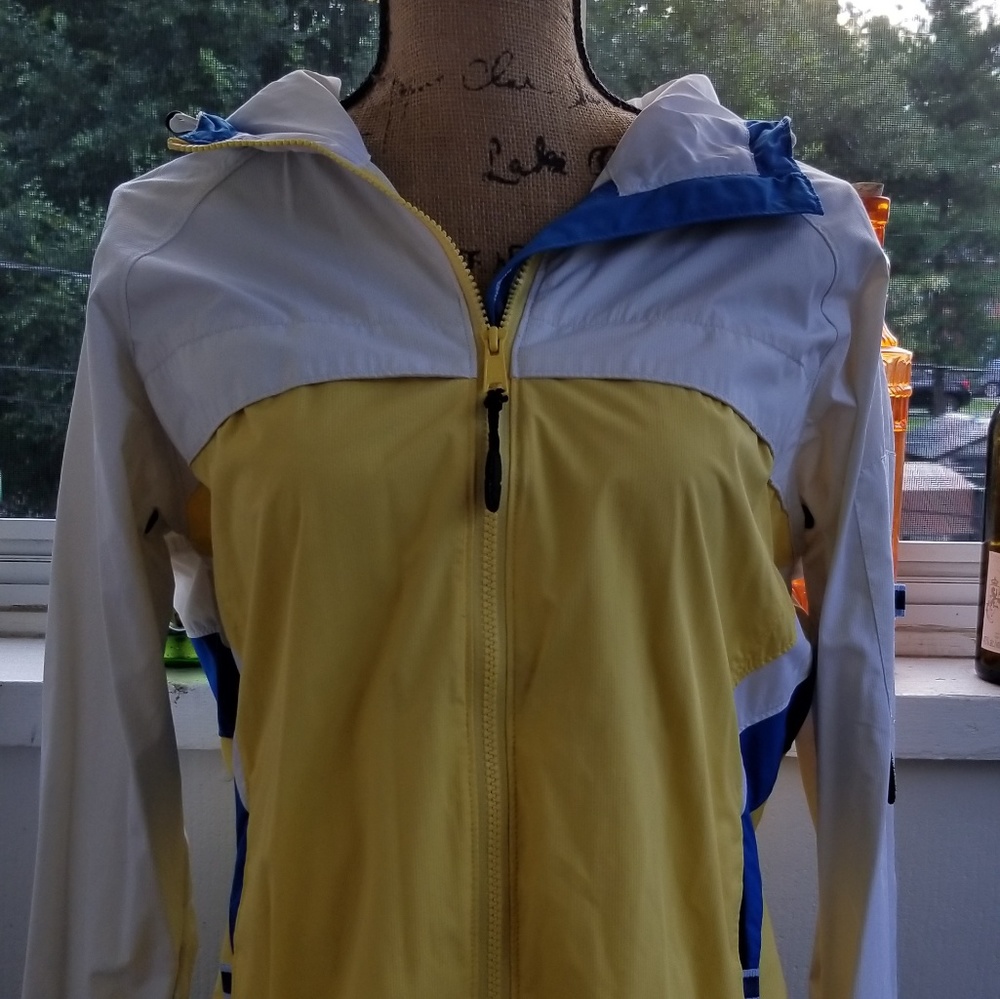 New womens Columbia jacket